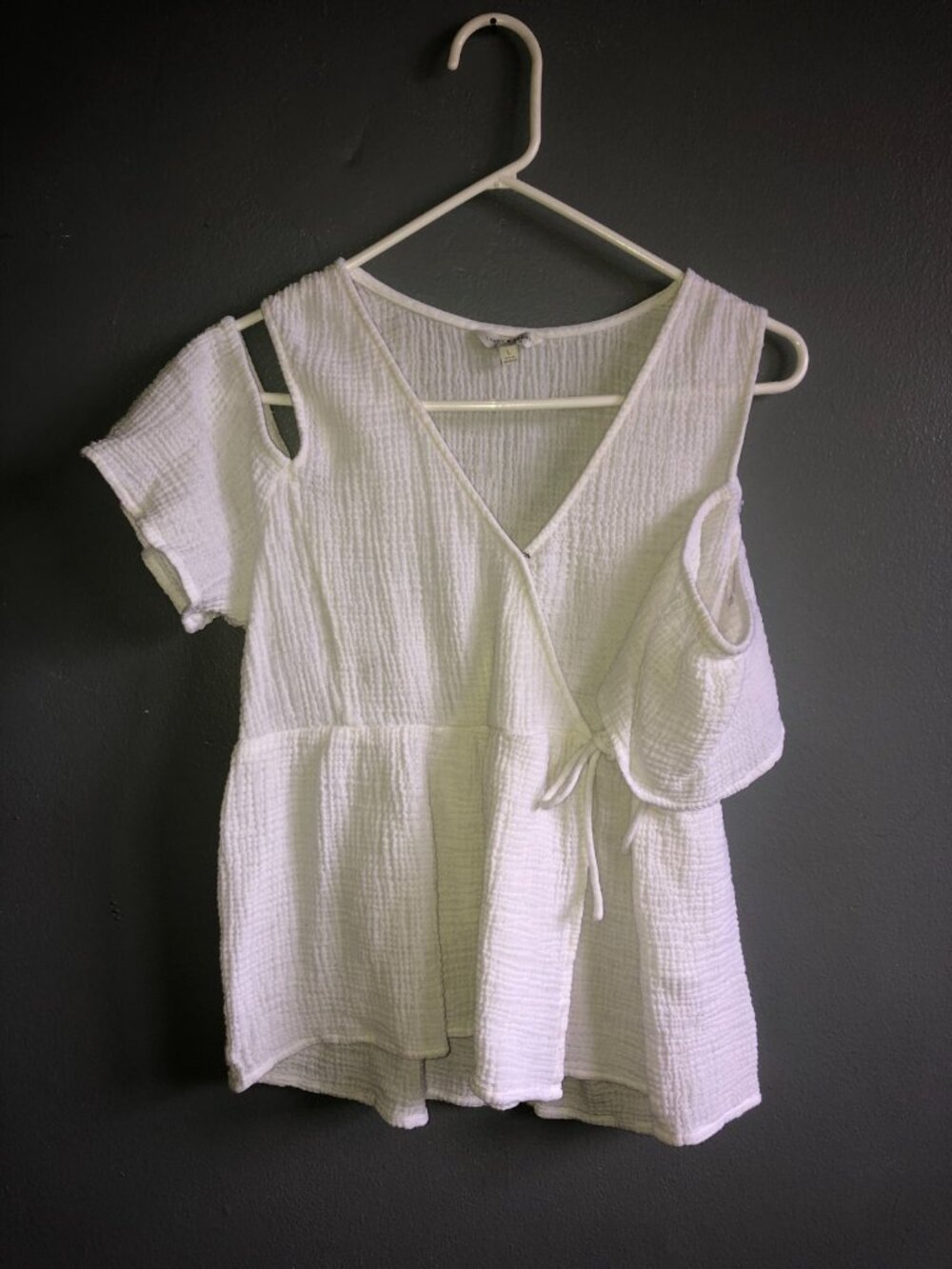 LUCKY BRAND White Cold Shoulder Top Size Large 100% Cotton (#262)